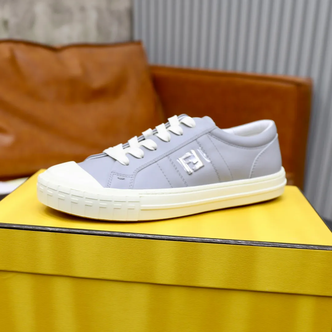 Factory price: 580💰Original order (couple model) Brand: FENDI Fendi🙅‍♂️🙅‍♂️🙅‍♂️ Size: Female 35–40, Male 39-44 (45 can be customized) Grade: Official website genuine Material: Imported original cowhide upper Original comfortable lining TPU wear-resistant lightweight outsole Style category: Loafers New trendy shoes color: actual picture color